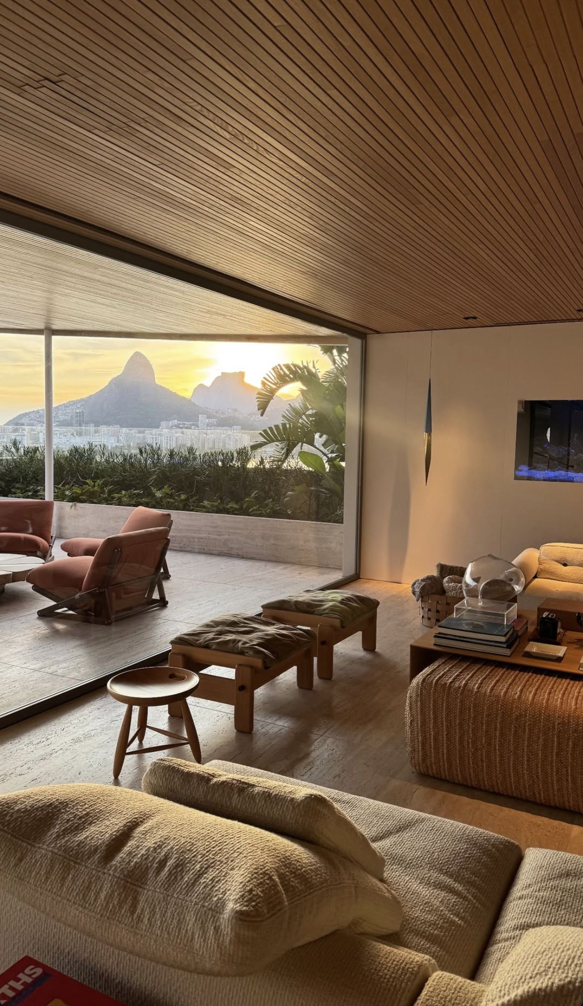 Cobertura Duplex com Vista Total para o Mar — Copacabana